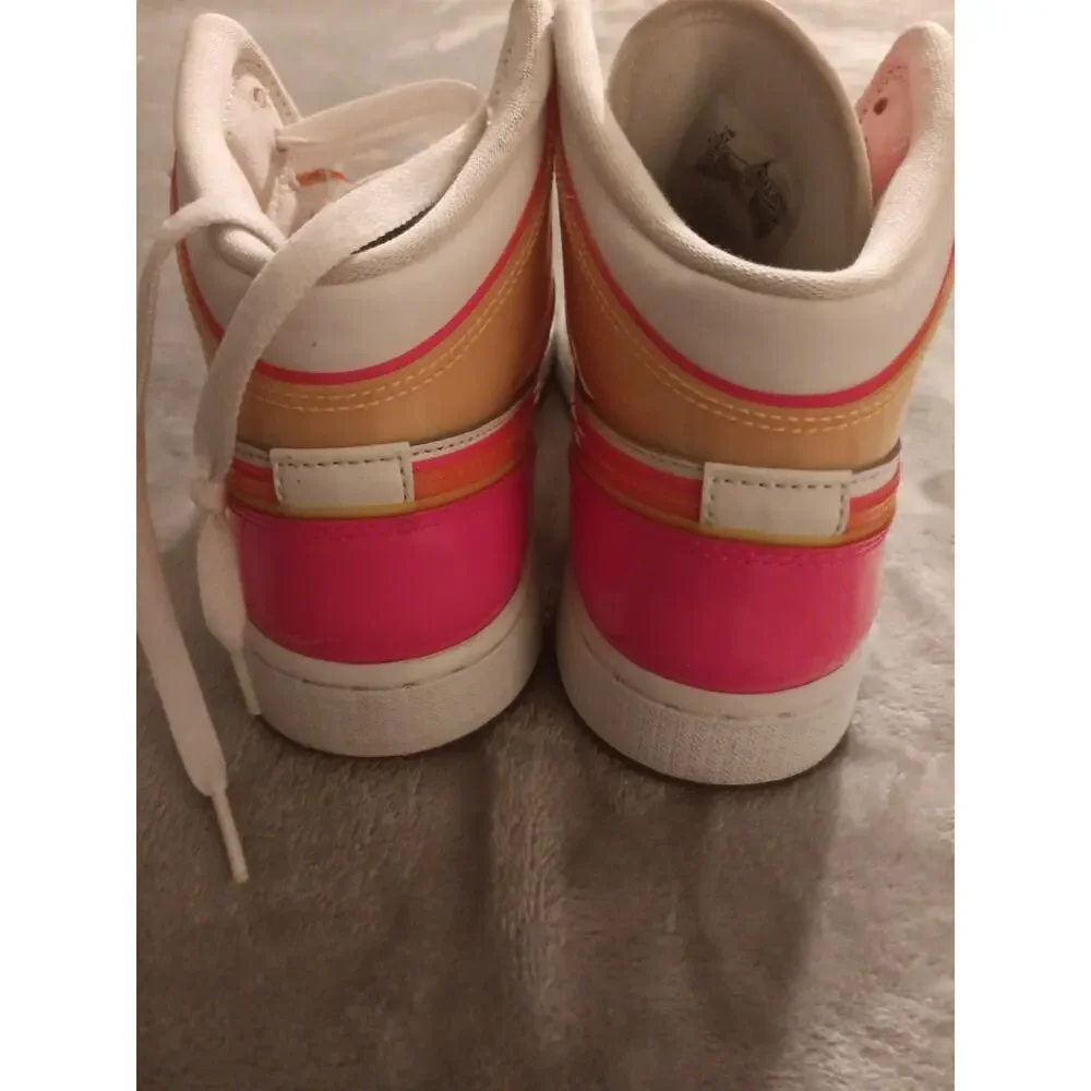 Nike Air Jordan 1 Mid GS Edge Glow White Pink Blast CV4611-100 Girls Size 6Y
